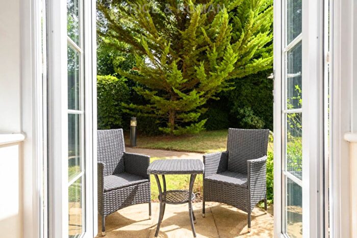 2 Bedroom Flat For Sale In Cobham Grange, Cobham, KT11
