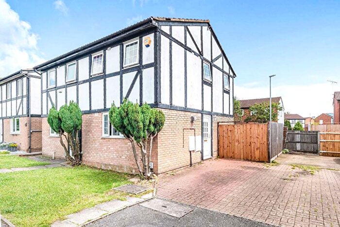 2 Bedroom End Of Terrace House To Rent In Beanley Close, Luton, Bedfordshire, LU2