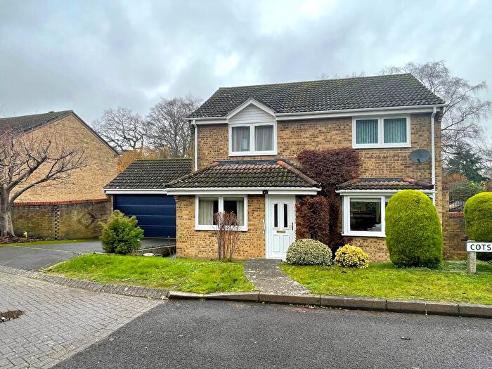 4 Bedroom Detached House For Sale In Cotswold Close, Dibden Purlieu, SO45