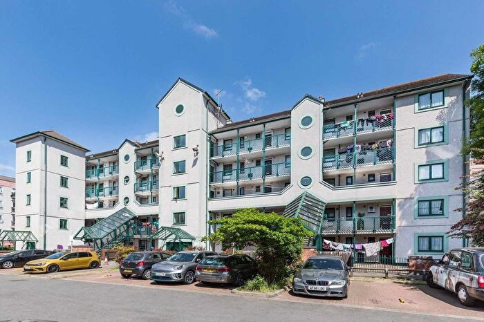 4 Bedroom Flat To Rent In Thomas Road, London, E14