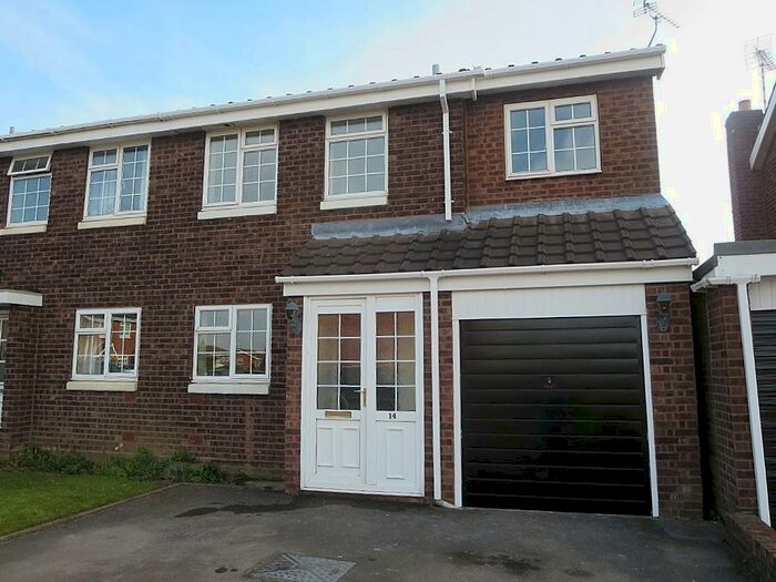 3 Bedroom Town House To Rent In Knightley Close, Gnosall, ST20