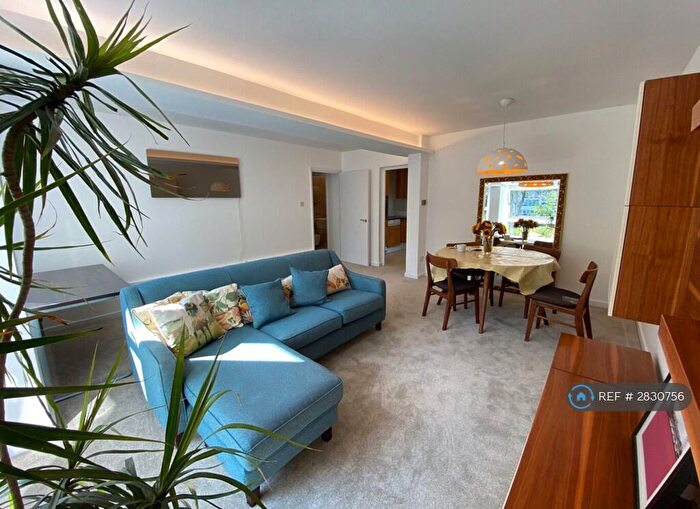 2 Bedroom Flat To Rent In Kestrel House, London, SW11