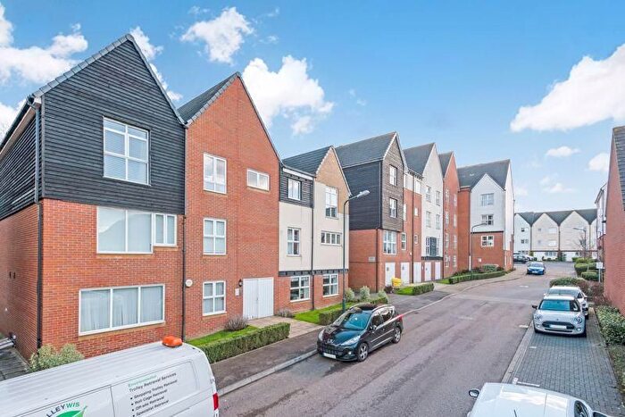 4 Bedroom Terraced House To Rent In Cloudeseley Close, Sidcup, DA14