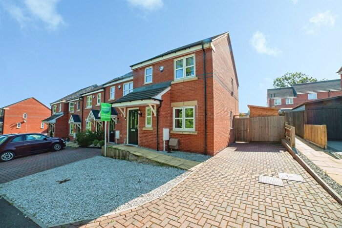 3 Bedroom Semi-detached House For Sale In Goodacre Close, Alfreton, DE55