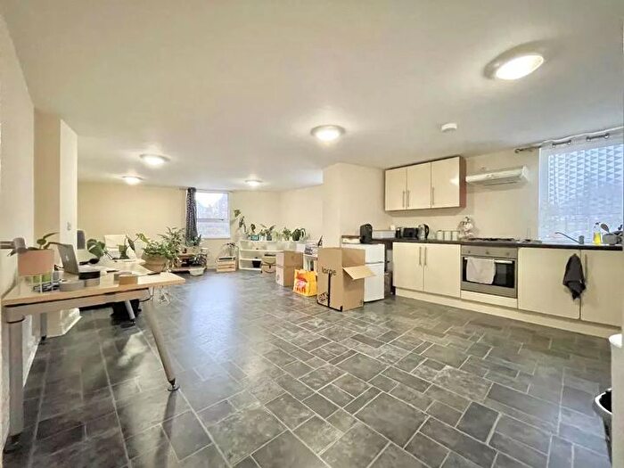 1 Bedroom Flat To Rent In Town Street, Leeds, LS12