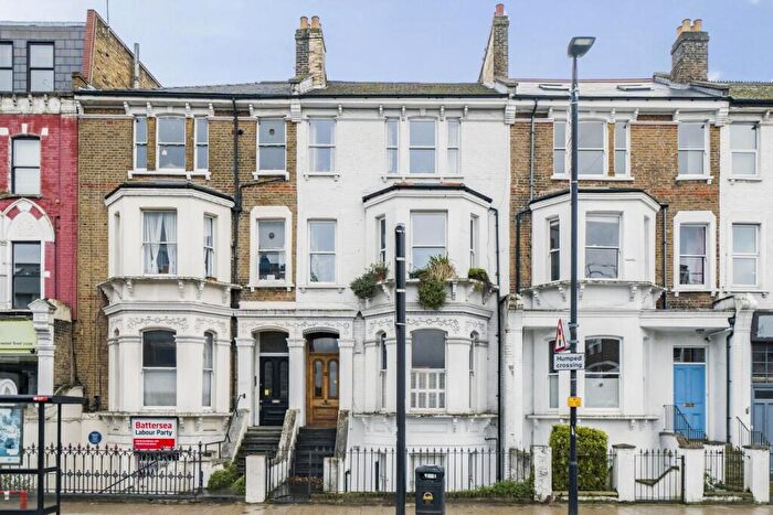 2 Bedroom Flat For Sale In Lavender Hill, Battersea, London, SW11
