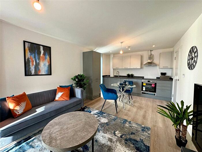 2 Bedroom Flat For Sale In Farnborough Road, Farnborough, Hampshire, GU14