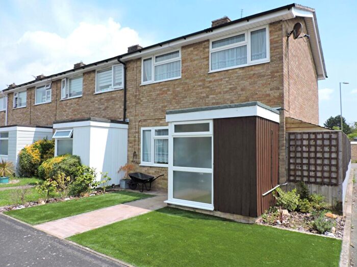 3 Bedroom Terraced House To Rent In St. James Way, PO16