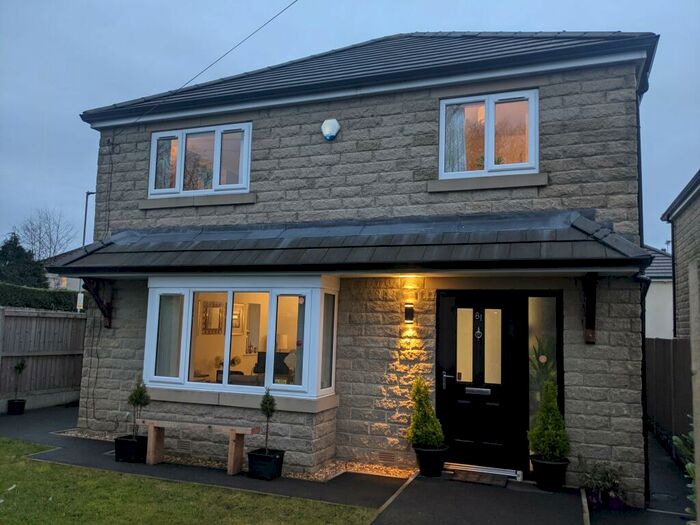 4 Bedroom House To Rent In Tyersal Road, Bradford, BD4