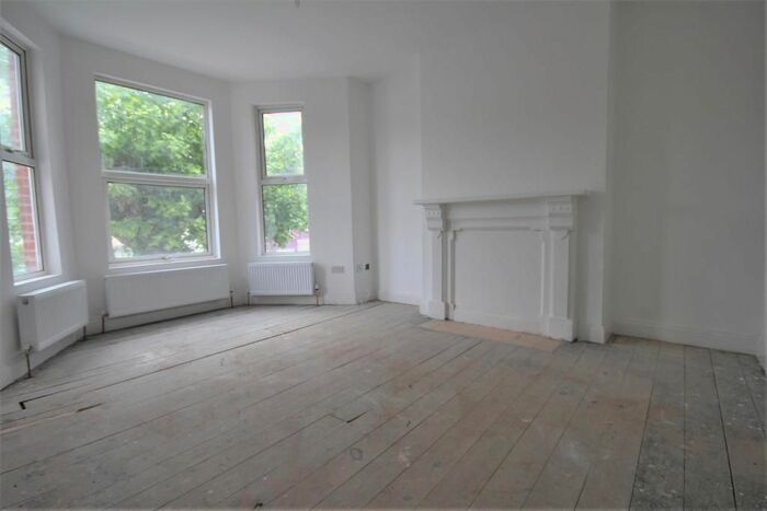 3 Bedroom Flat To Rent In Durlston Road, Stoke Newington, London, E5