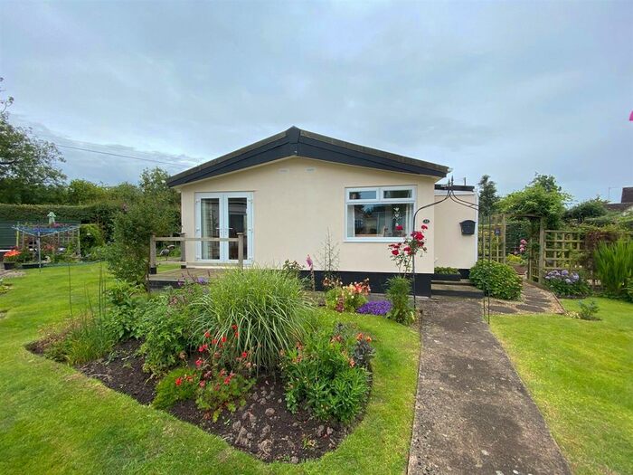 2 Bedroom Park Home For Sale In Hook Bank, Hanley Castle, Worcester, WR8