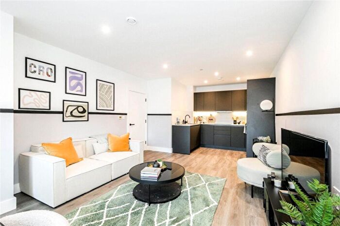 3 Bedroom Flat For Sale In Poplar Walk, Croydon, CR0