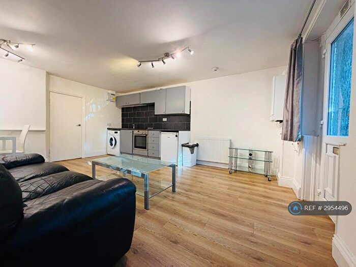 1 Bedroom Flat To Rent In Clarendon Road, Leeds, LS2