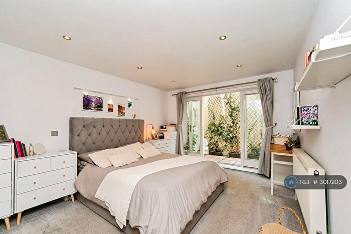 1 Bedroom Flat To Rent In Grove Crescent, London, KT1