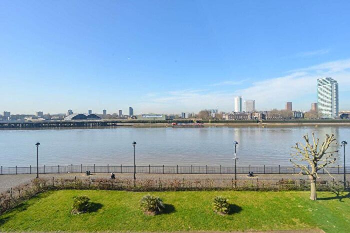 1 Bedroom Flat To Rent In Ferguson Close, Docklands, London, E14