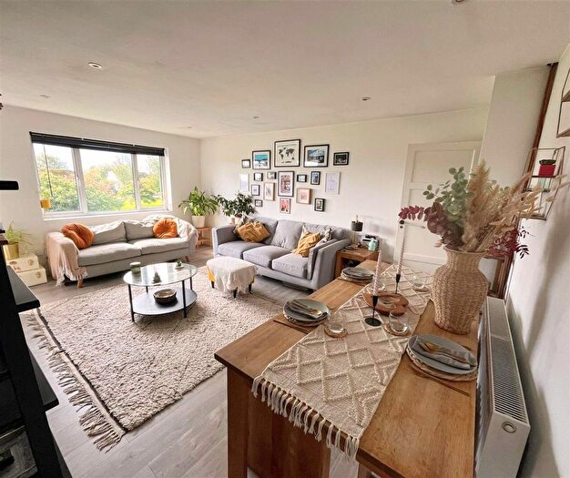 2 Bedroom Flat To Rent In Tynant, Cardiff, CF14