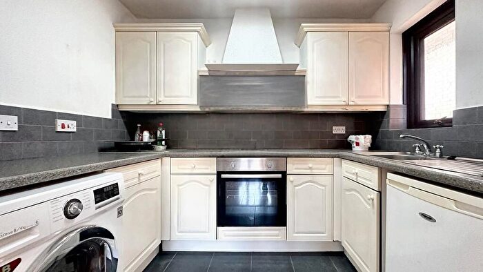 1 Bedroom Flat To Rent In Richmond Court, Cardiff, CF24