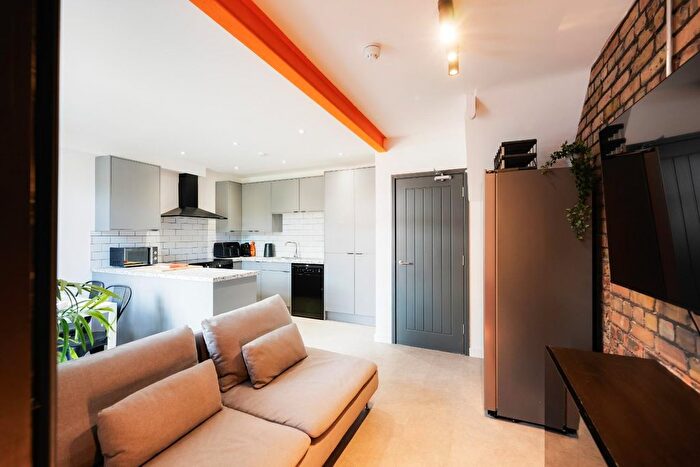 6 Bedroom Property To Rent In Hottom Gardens, Bristol, BS7