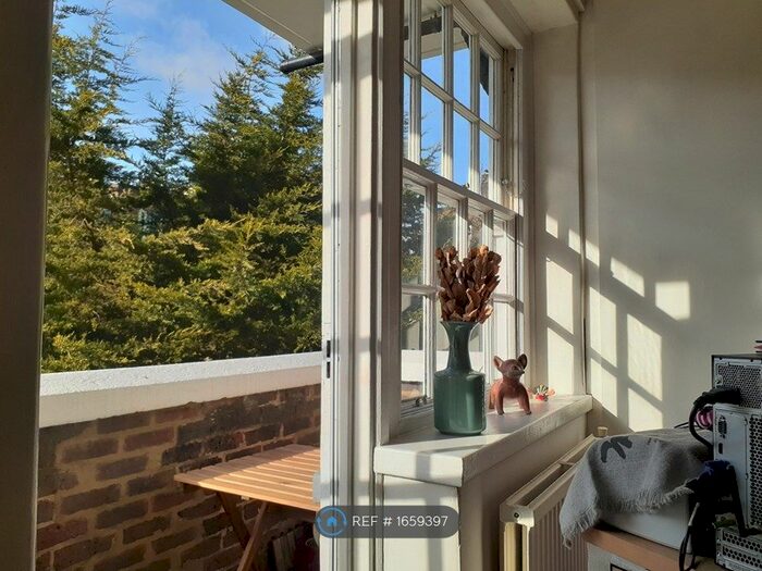 2 Bedroom Flat To Rent In Keir Hardie House Hazellville Road, London, N19