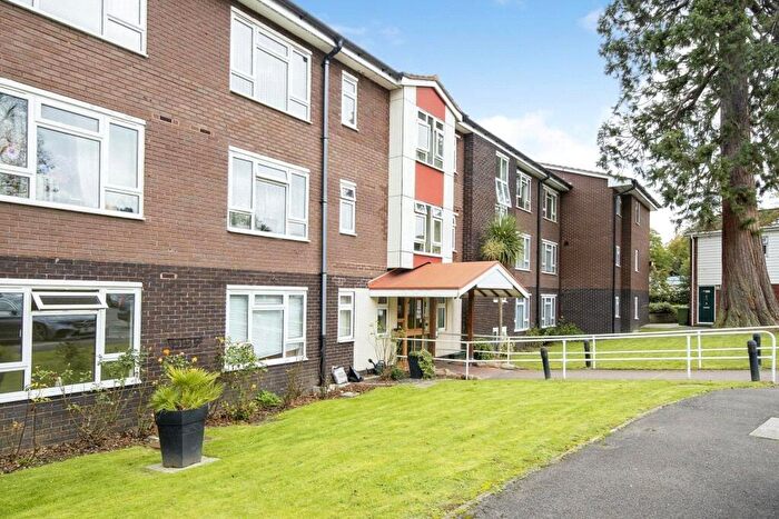 1 Bedroom Flat For Sale In Firs Close, Esher, Surrey, KT10