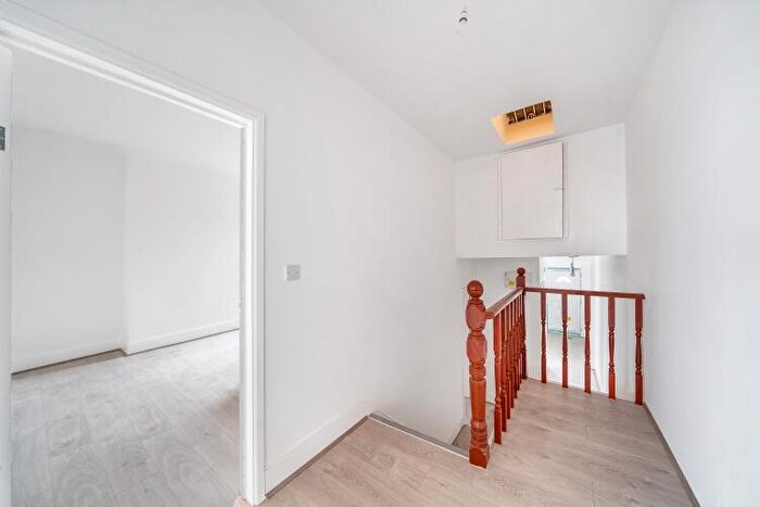 2 Bedroom Apartment To Rent In Broadway Parade London, N8