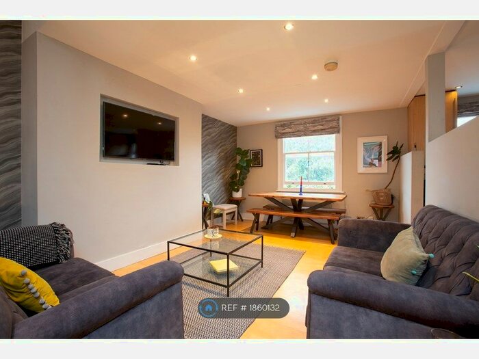 3 Bedroom Flat To Rent In Elgin Avenue, London, W9