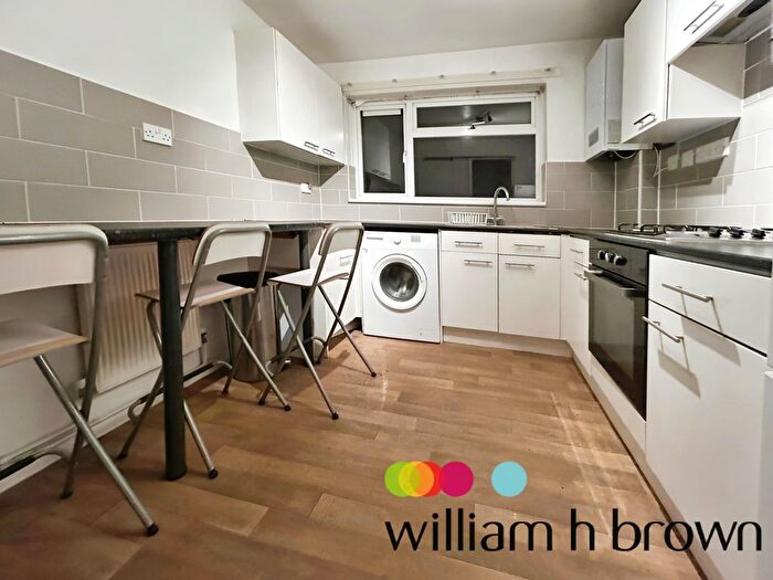 2 Bedroom Flat To Rent In Hawthorn Avenue, Colchester, CO4