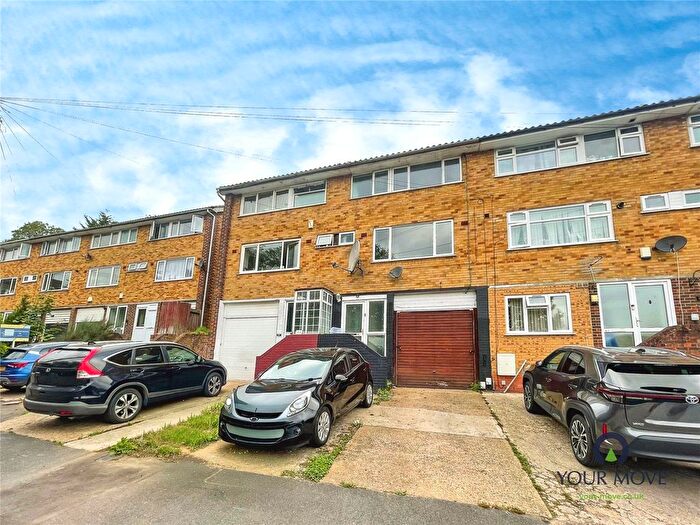 3 Bedroom Terraced House For Sale In Bramble Croft, Erith, DA8