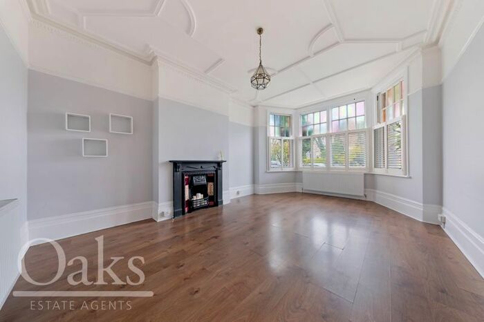 1 Bedroom Flat To Rent In Riggindale Road, London, SW16