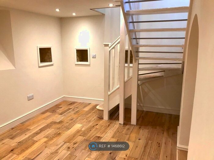 1 Bedroom Flat To Rent In Highworth, Swindon, SN6