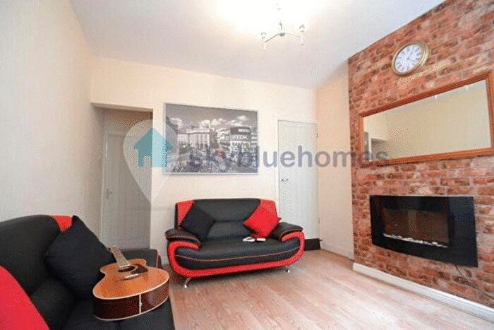 3 Bedroom Terraced House To Rent In Myrtle Road, Leicester, LE2