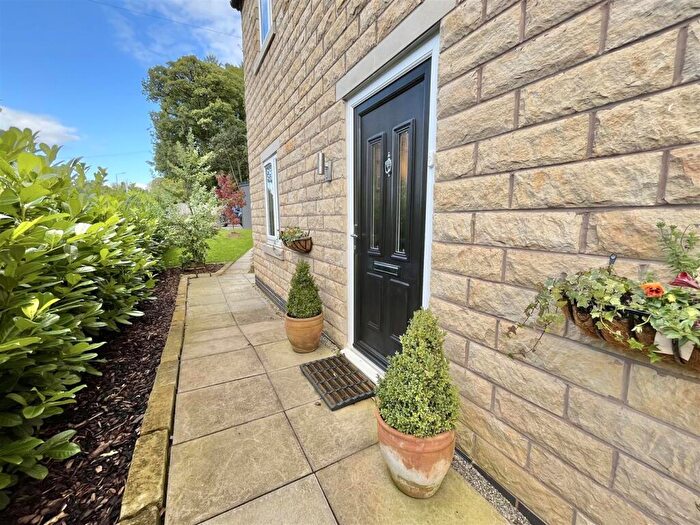 4 Bedroom Detached House For Sale In Charlestown View, Glossop, SK13