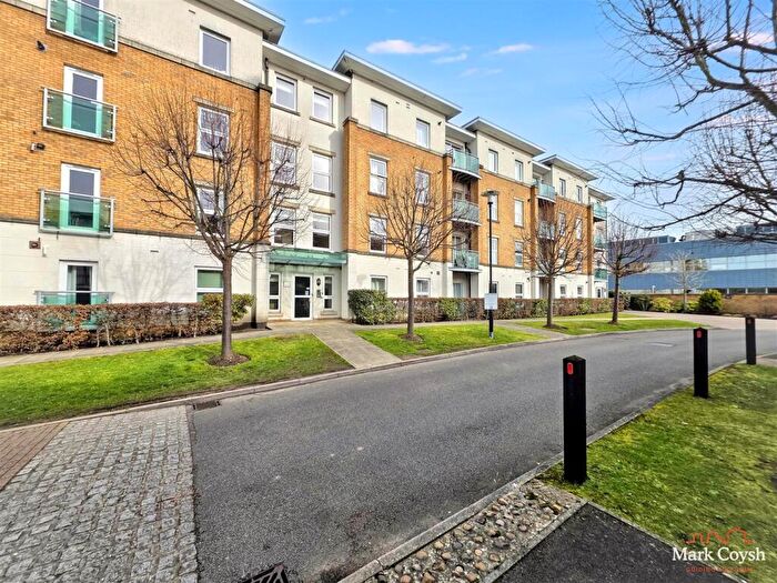2 Bedroom Flat For Sale In Highbury Drive, Leatherhead, KT22