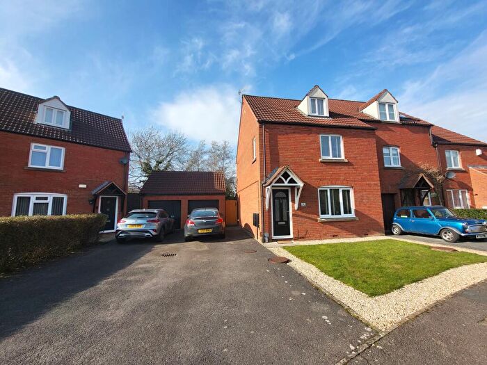 3 Bedroom House To Rent In Arley Close, Swindon, SN25