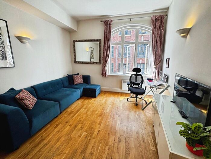 1 Bedroom Flat To Rent In Trafalgar Street, Leeds, West Yorkshire, LS2