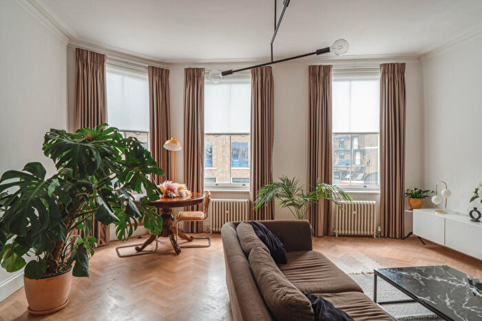 2 Bedroom Maisonette For Sale In Mare Street Iii, London, E8