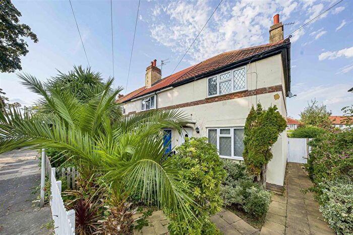 2 Bedroom End Of Terrace House For Sale In Gostling Road, Twickenham, TW2