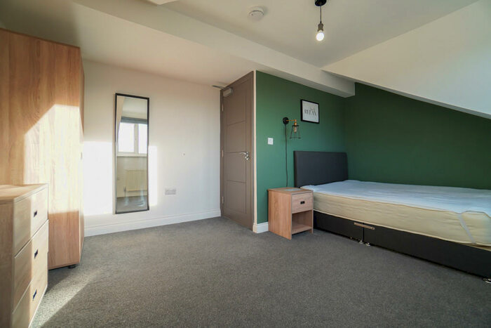 1 Bedroom Terraced House To Rent In Room, Church Street, LS27