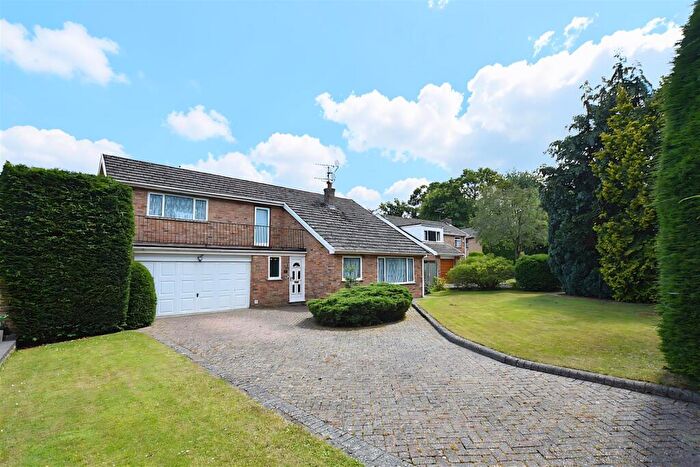 3 Bedroom Detached House For Sale In Coed-Y-Glyn, Wrexham, LL13