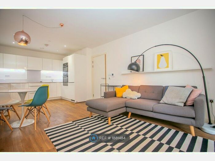 2 Bedroom Flat To Rent In Loop Court, London, SE10