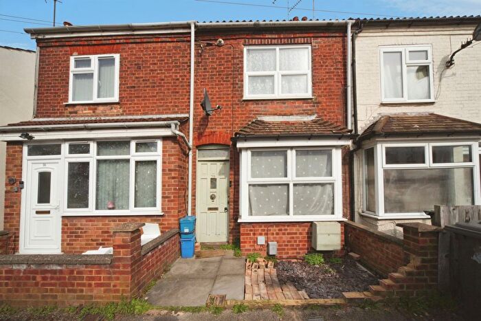 2 Bedroom Terraced House For Sale In Letchworth Road, Luton, LU3