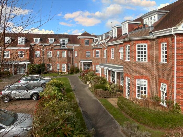 2 Bedroom Flat For Sale In Farmery Court, Castle Village, Berkhamsted, Hertfordshire, HP4