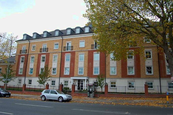 2 Bedroom Flat To Rent In High Road, North Finchley, N12