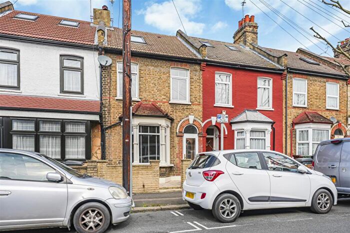 3 Bedroom Terraced House For Sale In Walpole Road, Walthamstow, E17