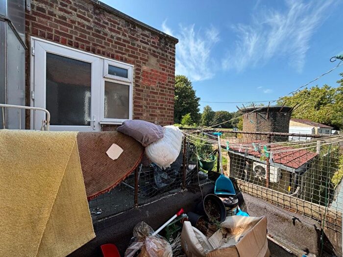 2 Bedroom Flat For Sale In A Courtlands Drive, Watford, Hertfordshire, WD17