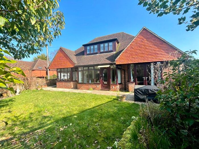 3 Bedroom Detached House For Sale In Heath Road, Petersfield, Hampshire, GU31