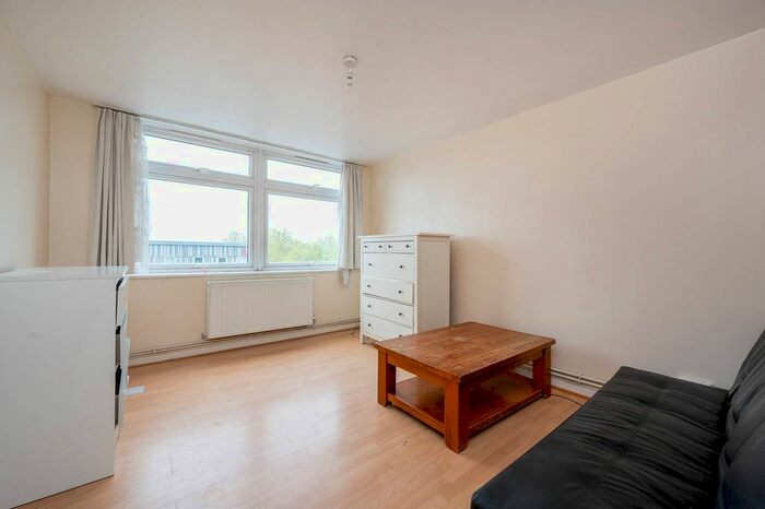 1 Bedroom Flat To Rent In Shepherds Bush Green, Shepherd's Bush, London, W12
