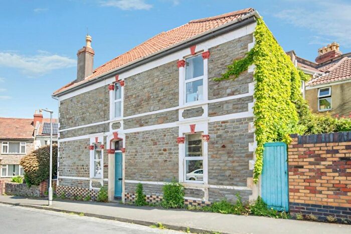 3 Bedroom End Of Terrace House For Sale In Robertson Road, Greenbank, Bristol, BS5