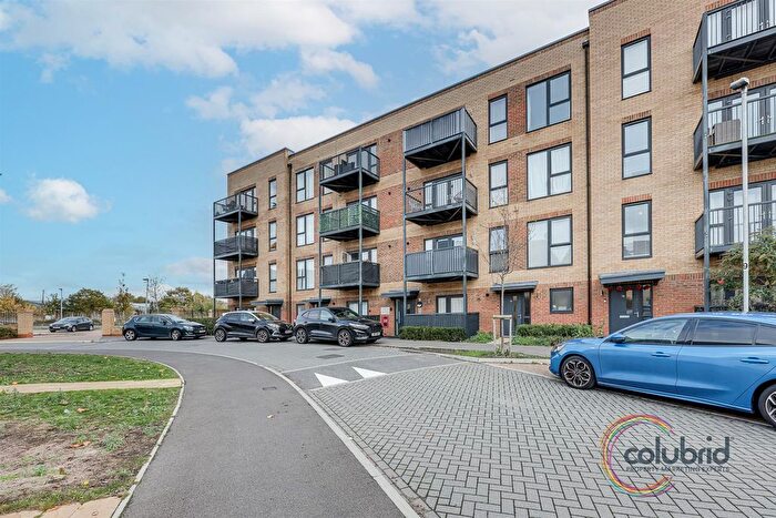 2 Bedroom Flat For Sale In Devonshire Close, Chafford Hundred, RM20