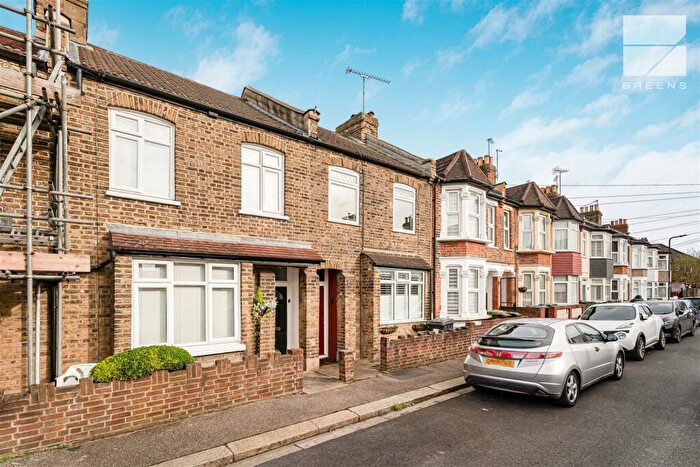 3 Bedroom House For Sale In Chivers Road, Chingford, E4